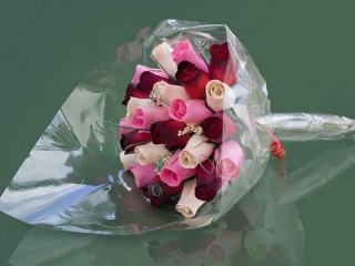 BUCHET DE TRANDAFIRI DIN LEMN „ROSIE”